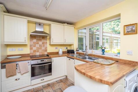 Kitchen 2.jpg