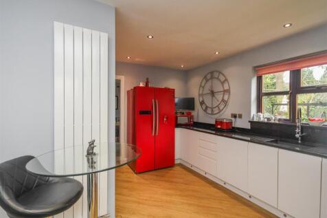 3 Church Meadow - Kitchen.jpg