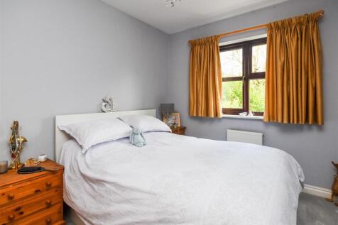 3 Church Meadow - Bedroom 2.jpg