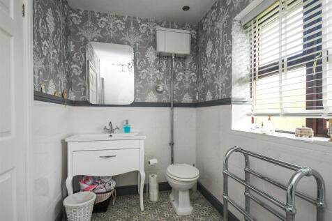 3 Church Meadow - Bathroom.jpg