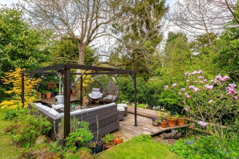 3 Church Meadow-APR25-garden4.jpg