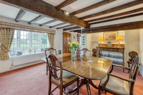 Blackwell Cottage-dining2.jpg