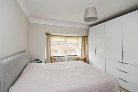 16 Clive Road - Bedroom 1.jpg
