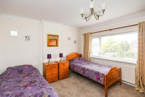 16 Clive Road - Bedroom 2.jpg