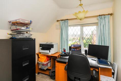 16 Clive Road - Bedroom 3.jpg