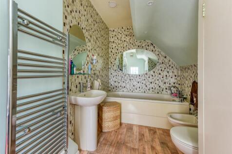 Southcliffe-bed1 ensuite.jpg