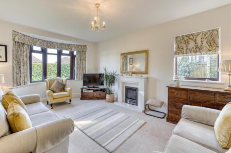 75 Birches Road-lounge.jpg