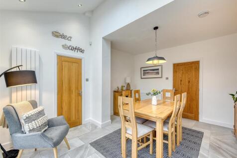 75 Birches Road-kitchen2.jpg