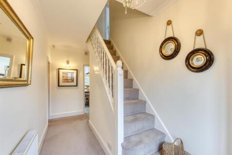 75 Birches Road-hall2.jpg