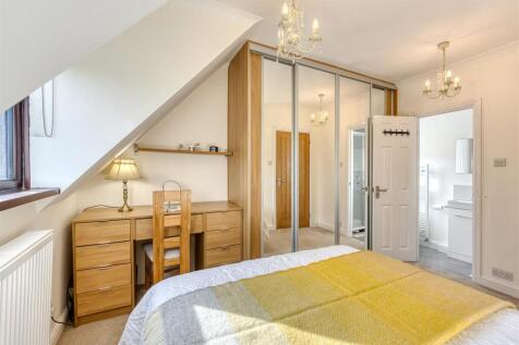 75 Birches Road-bed1b.jpg
