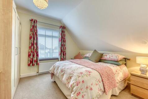75 Birches Road-bed2.jpg