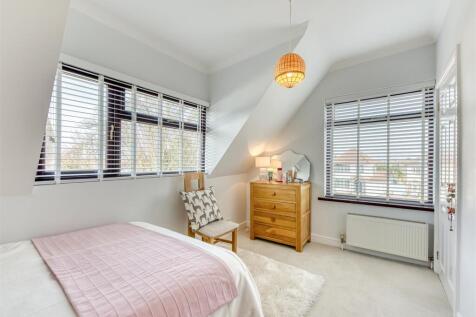 75 Birches Road-bed3a.jpg