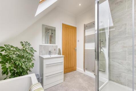 75 Birches Road-bathroom2.jpg
