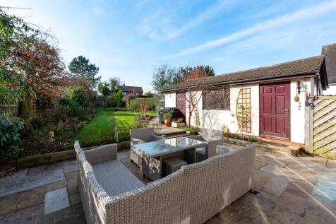 75 Birches Road-garden1.jpg