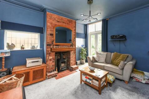 53 Finchfield Road-May25-Sitting room.jpg