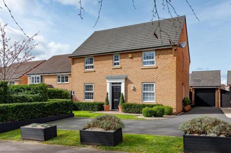 12 Larch Grove-front2.jpg