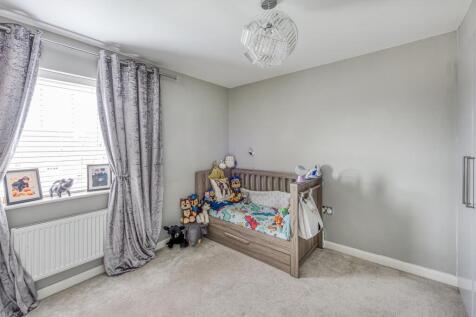 12 Larch Grove-bed3.jpg