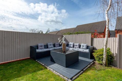 12 Larch Grove-garden2.jpg