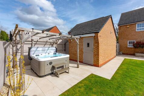 12 Larch Grove-garden3.jpg
