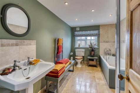 The Grove-bathroom1.jpg