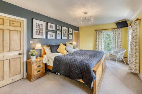 The Grove-bed1.jpg