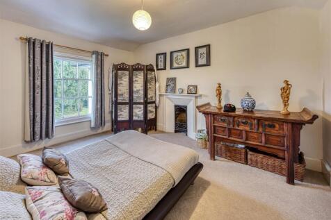 The Grove-bed2.jpg