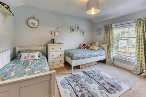The Grove-bed3.jpg