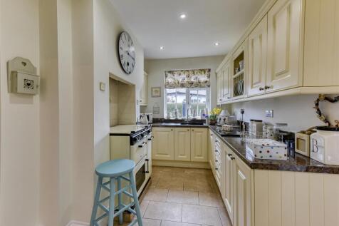 3 Linden Lea-kitchen2.jpg