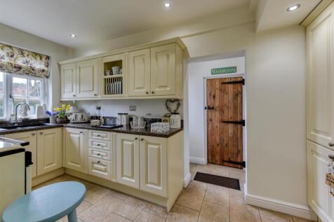 3 Linden Lea-kitchen3.jpg