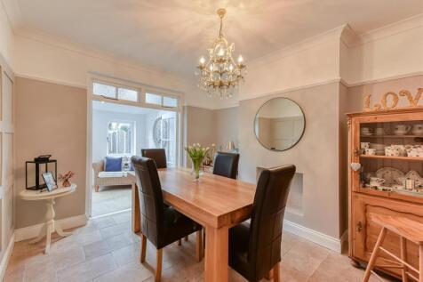 3 Linden Lea-dining.jpg