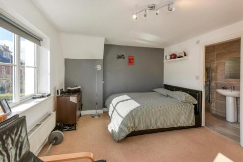 3 Riverside Gardens-bed2c.jpg