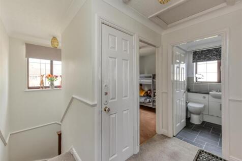14 Greenacre Drive-landing.jpg