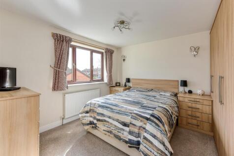 14 Greenacre Drive-bed1a.jpg