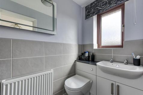 14 Greenacre Drive-bed1 ensuite.jpg