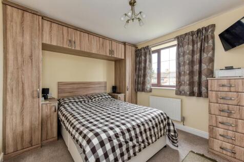 14 Greenacre Drive-bed2.jpg