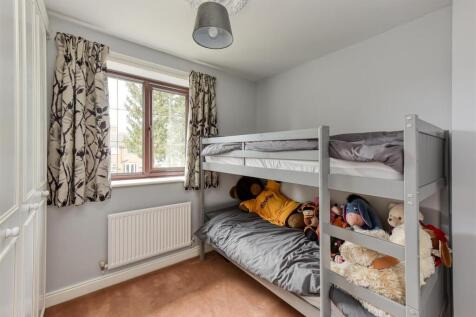 14 Greenacre Drive-bed4.jpg