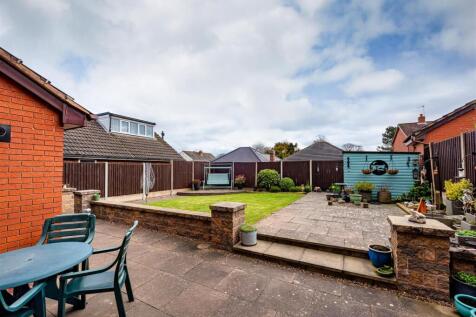 14 Greenacre Drive-garden1.jpg