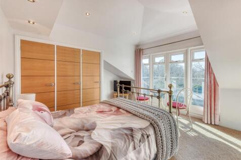 St Cuthberts House-bed2.jpg