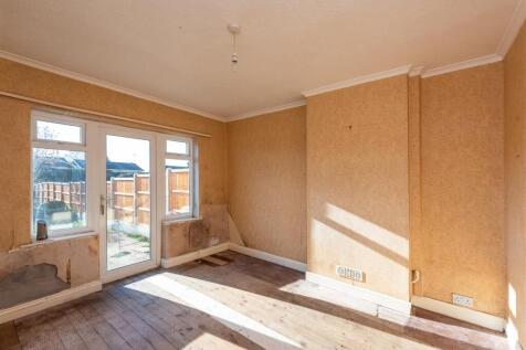 28 Hall End Lane-lounge.jpg