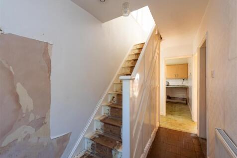 28 Hall End Lane-hall.jpg
