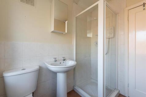 28 Hall End Lane-shower room.jpg