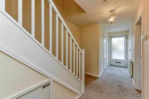 30 Birchwood Road-hall2.jpg