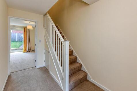 30 Birchwood Road-hall1.jpg