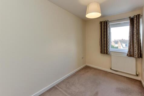 30 Birchwood Road-bed3.jpg