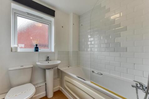 30 Birchwood Road-bathroom.jpg