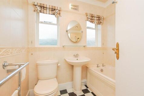 40 Gospel End Road - Bathroom (2).jpg
