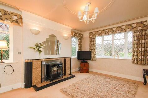 40 Gospel End Road - Lounge.jpg