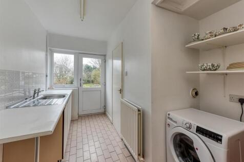 38 Meadow Road-laundry.jpg