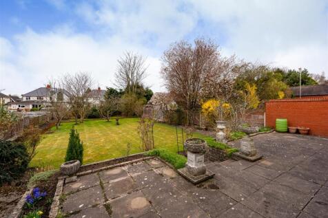 38 Meadow Road-garden1.jpg