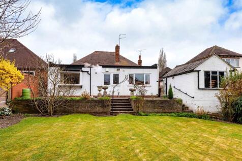 38 Meadow Road-garden2.jpg